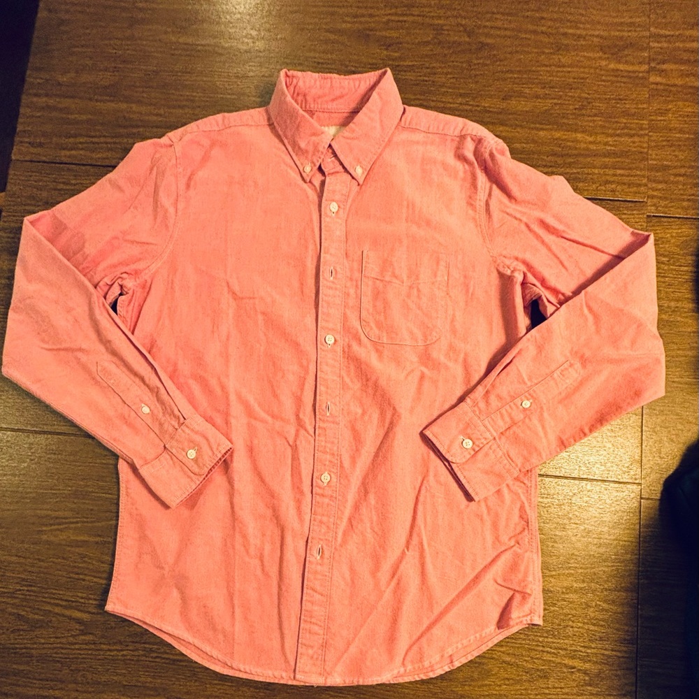 EUC Men’s L/S American Eagle solid Berry Red Oxford shirt. Medium